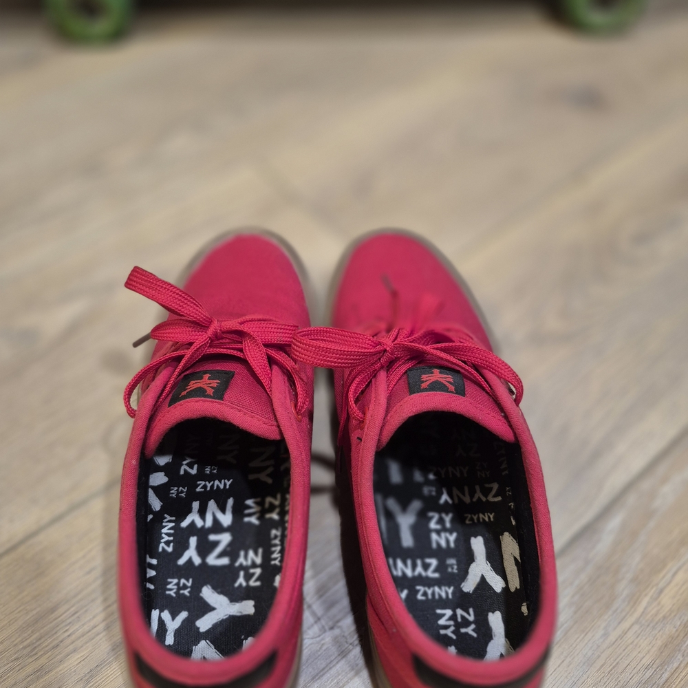 Zoo York Men's size 9 Red Canvas Skate Shoes NWOT - Picture 3 of 4